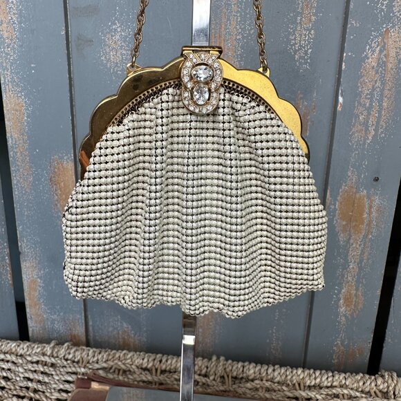 Whiting & Davis Vintage Alumesh Scallop Edge Rhinestone Clasp Mini Bag Cream - Picture 2 of 16